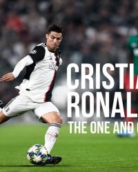 Bàn Chân Vàng Cristiano Ronaldo